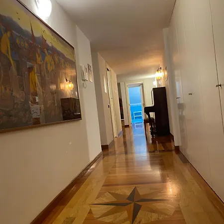 דירה Frida House